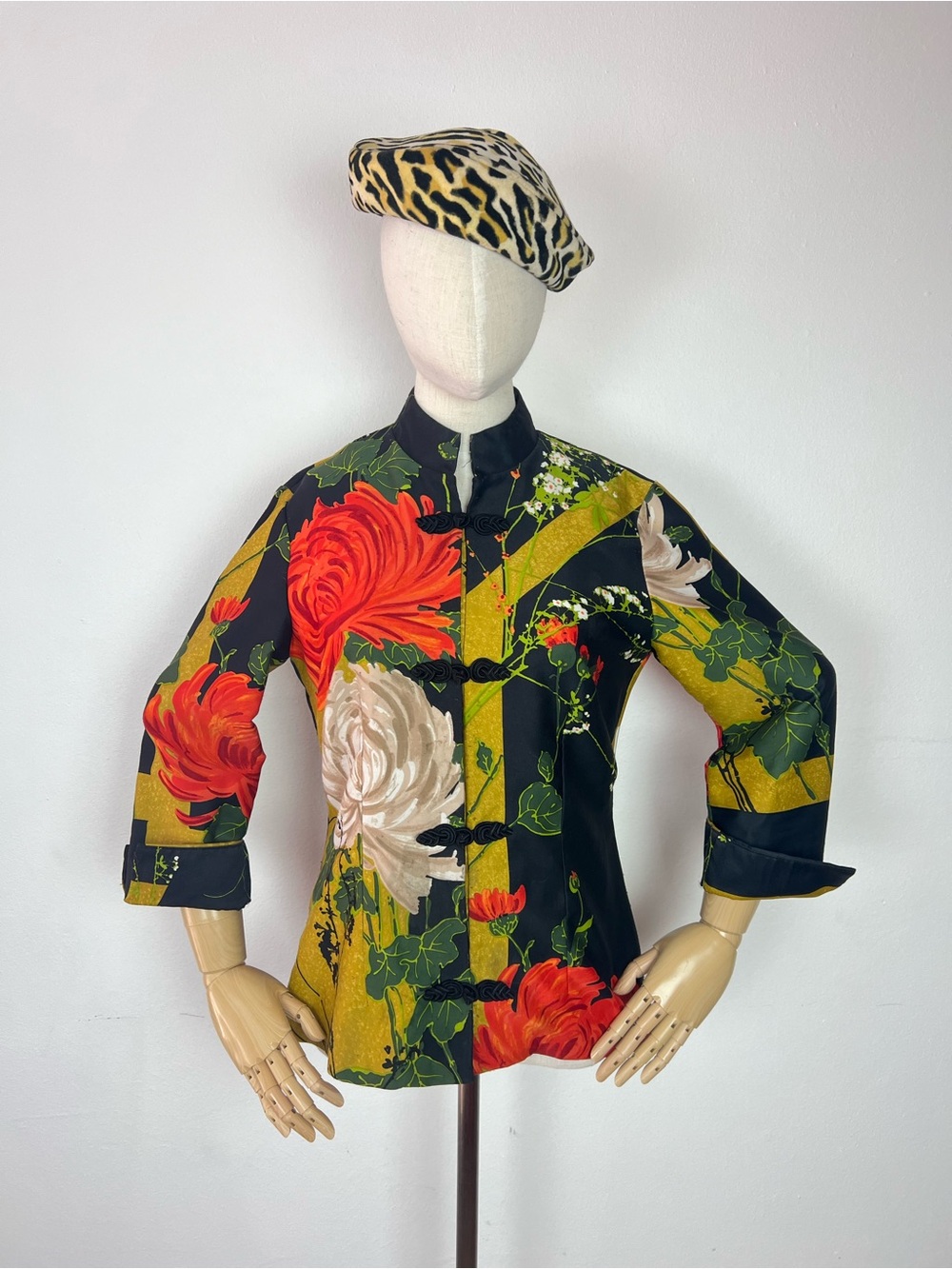 70’s Vintage Women’s Black Chrysanthemum Floral Mandarin Collar Top Blouse S